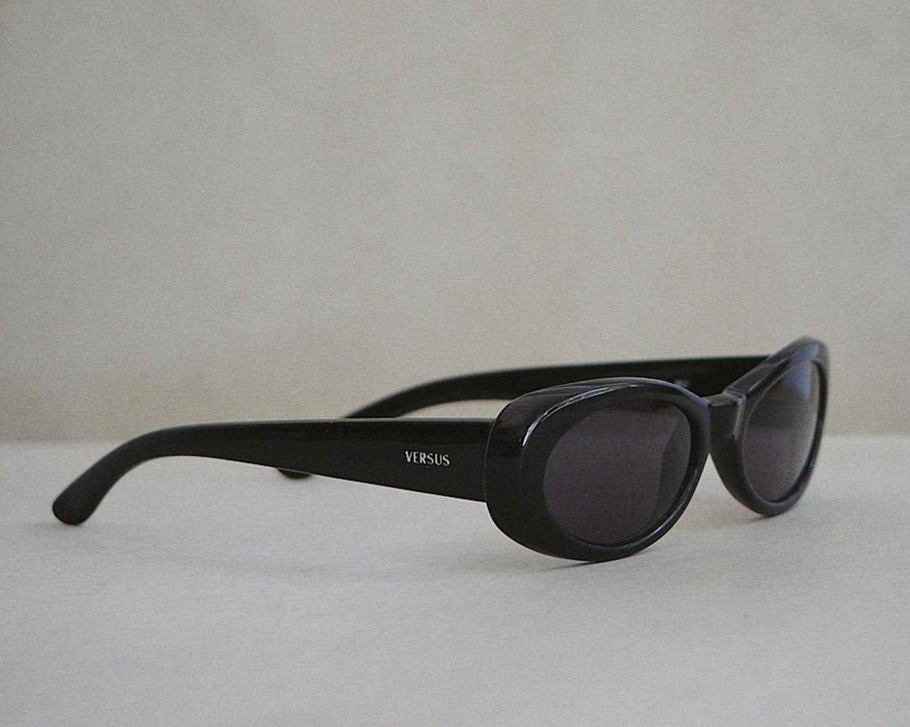 .Edition 01 - Versus by Versace Mod: VS8 Sunglasses